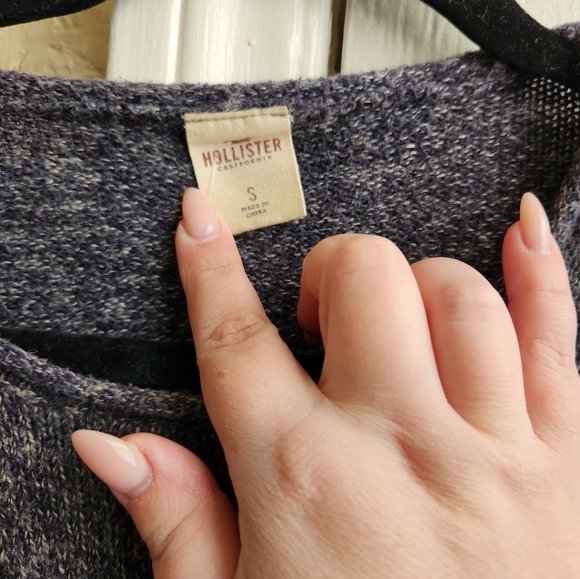 Hollister- Charcoal Sweater - Picture 4 of 5
